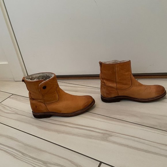 Women's Frye Leather Bootie Shearling Lined - Picture 3 of 10